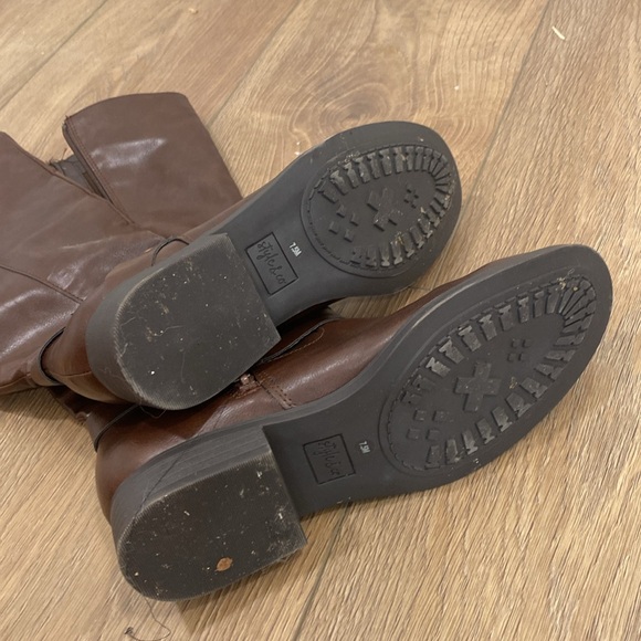 Brown boots - Picture 10 of 13